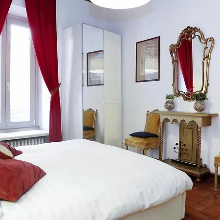 Vicolo Grotte 14 Rome